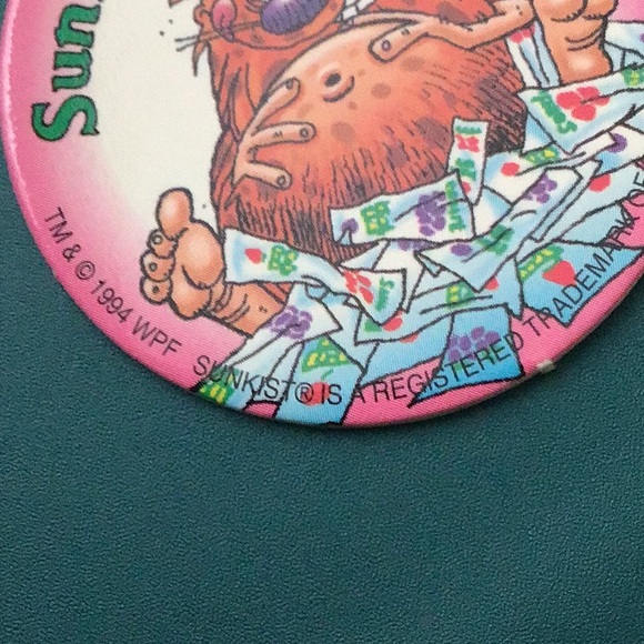 TM & C 1994 WPF Sunkist Fruit Roll Carton  POG - Picture 2 of 4